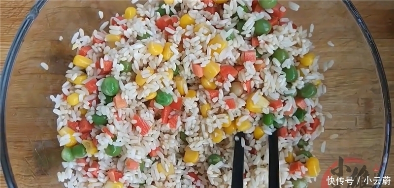 鸡蛋吃了25年,这做法还是第一次见,营养解馋,10个鸡蛋吃不够