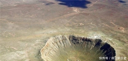 20亿年前陨石砸出巨坑,坑内埋藏着千吨黄金,为何却没人开采