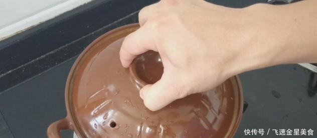  香菇炖猪脚一个客家传统味道做法，软糯浓香，满满的胶原蛋白