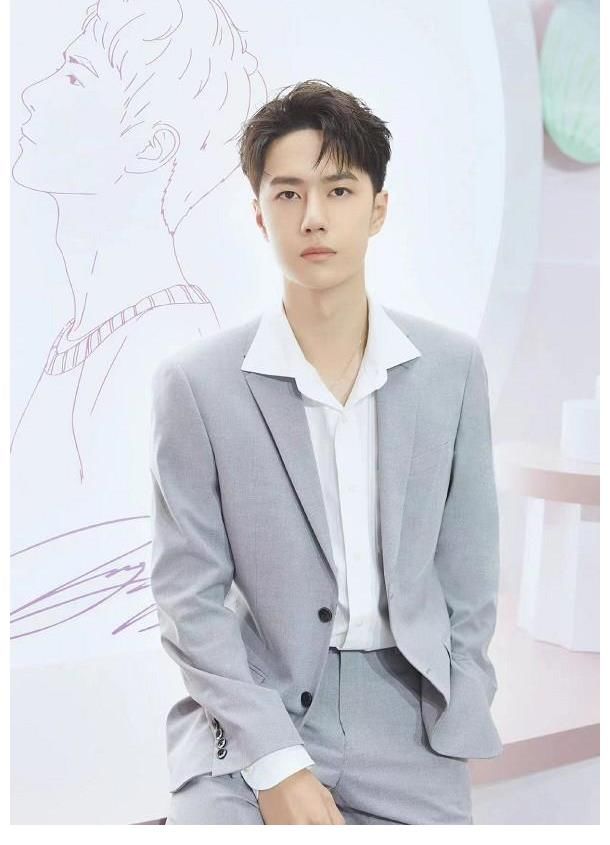 王一博直播和街舞王队长状态大不同：一个惜字如金，一个侃侃而谈