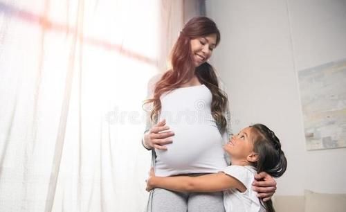 孩子|怀孕不能抱孩子,是害怕不小心伤害到孕妈?看看这些网友怎么说