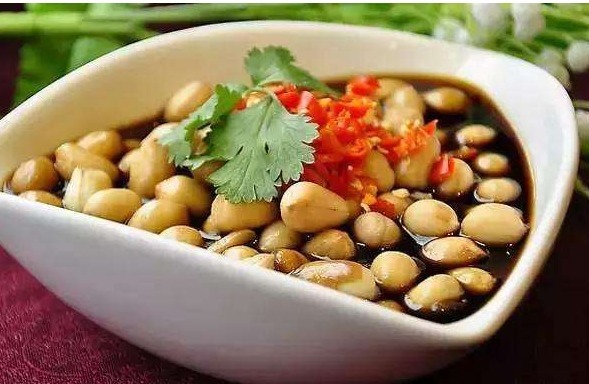 燥热性|花生怎么吃最养生医生提醒2种错误吃法，会引发不少严重疾病