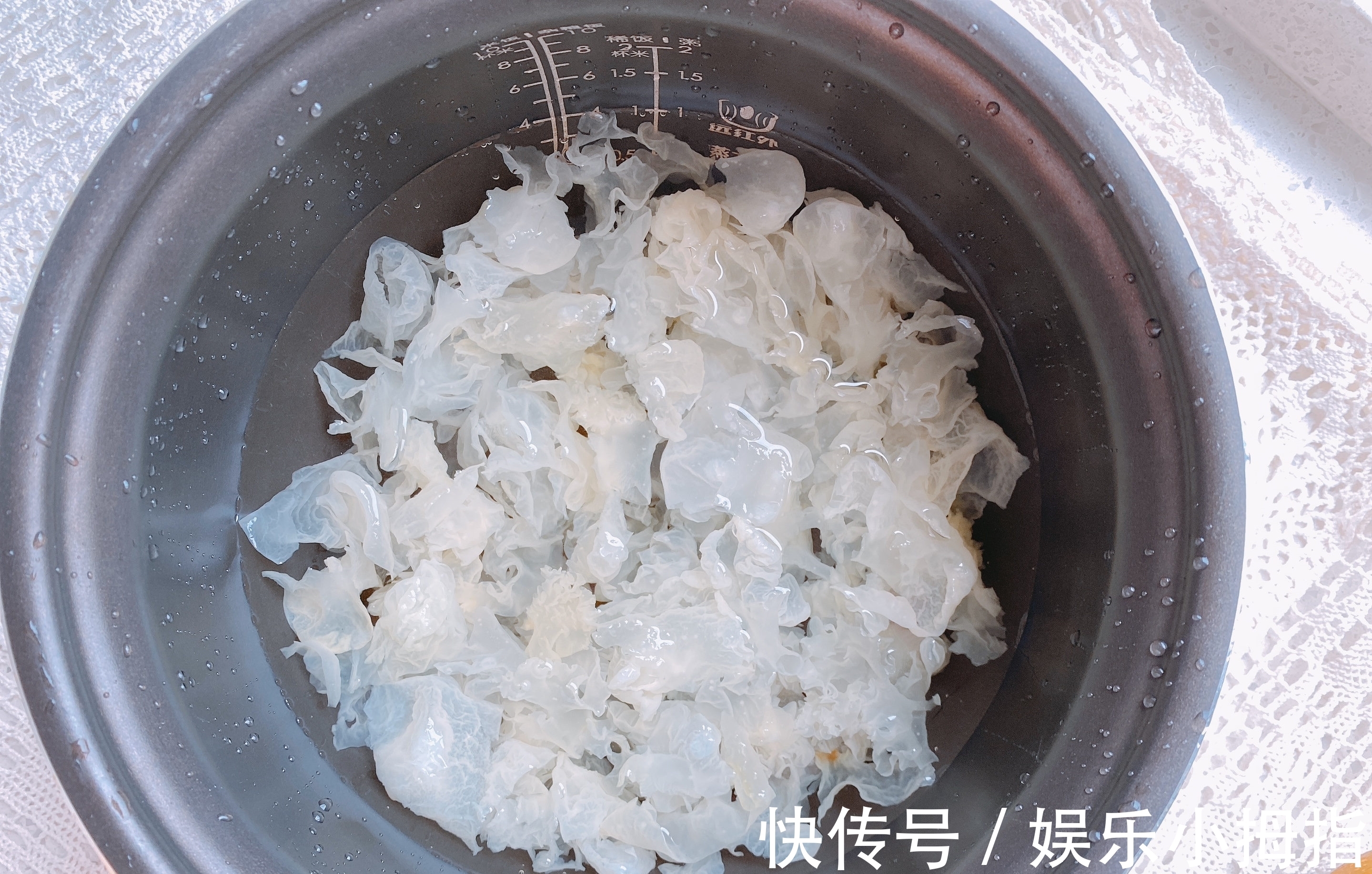 莲子芯|入秋后天气干燥，试试“4白1黄”的甜汤，止咳润肺，跟秋燥说拜拜