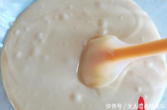  杯子蛋糕是个爆浆美味甜品，操作简单不用打发，好看又好吃哦