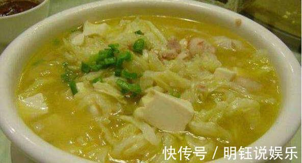 白菜炖豆腐,到底先放“豆腐”还是“白菜”大厨再说最后一次