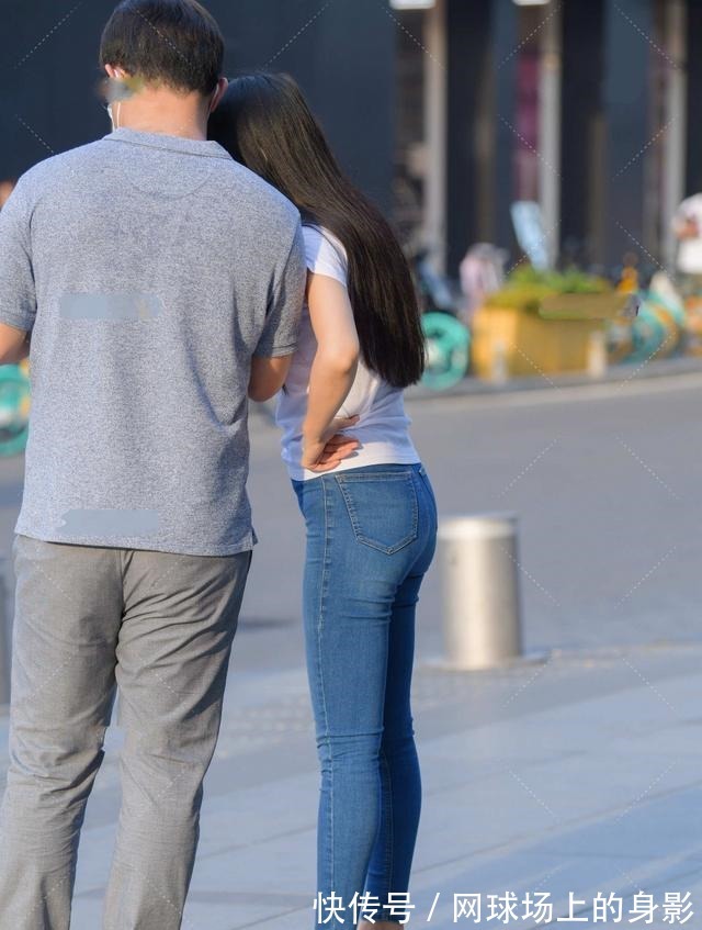 t恤 白短袖搭配牛仔裤,干净的穿搭,随性洒脱