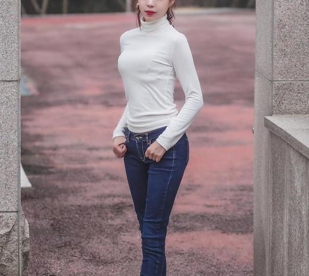 体型偏胖的女性,穿上牛仔裤,显气质且很有女人韵味