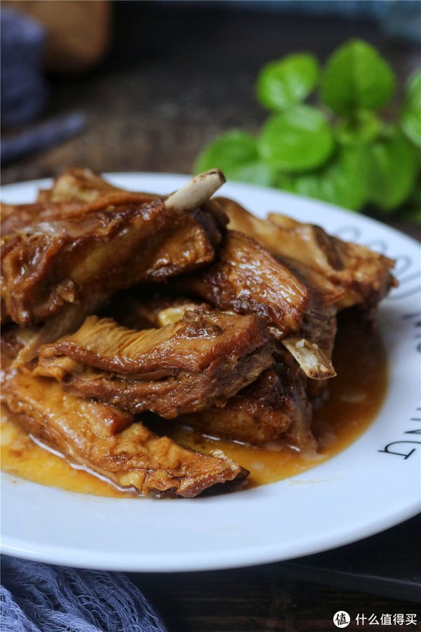 羊排这样做真香，肉都离骨了，一锅炖3斤吃起来太过瘾了