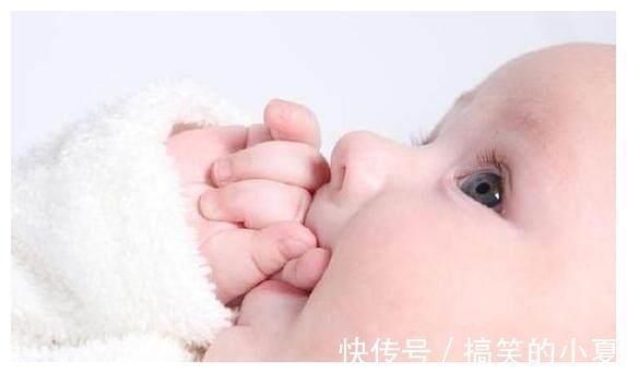 小手|宝宝睡觉小手紧握,婆婆说这是攒钱的手,去医院检查才知道原因