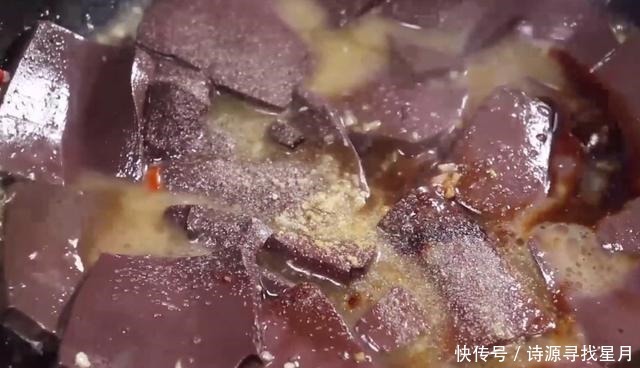 炒猪血时,牢记别直接下锅,多做这一步,猪血鲜香嫩滑没有腥味