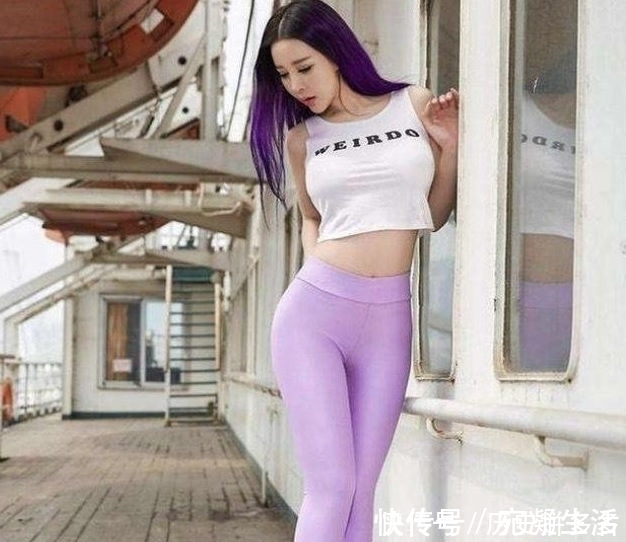 身姿|楚楚动人的紧身打底裤美女，勾勒女性曼妙优雅的身姿，特别吸睛