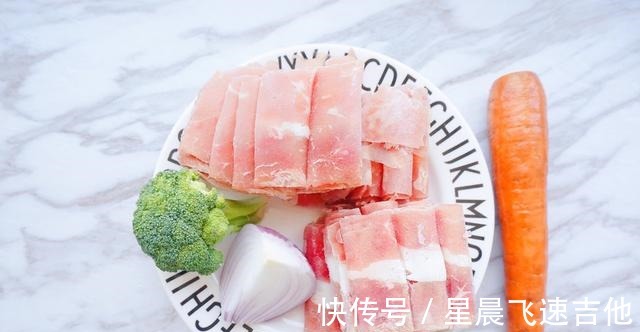 胡萝卜|夜宵来碗日式肥牛肉饭,不仅好看还好吃,搭配电视剧,美味嘎嘎香!