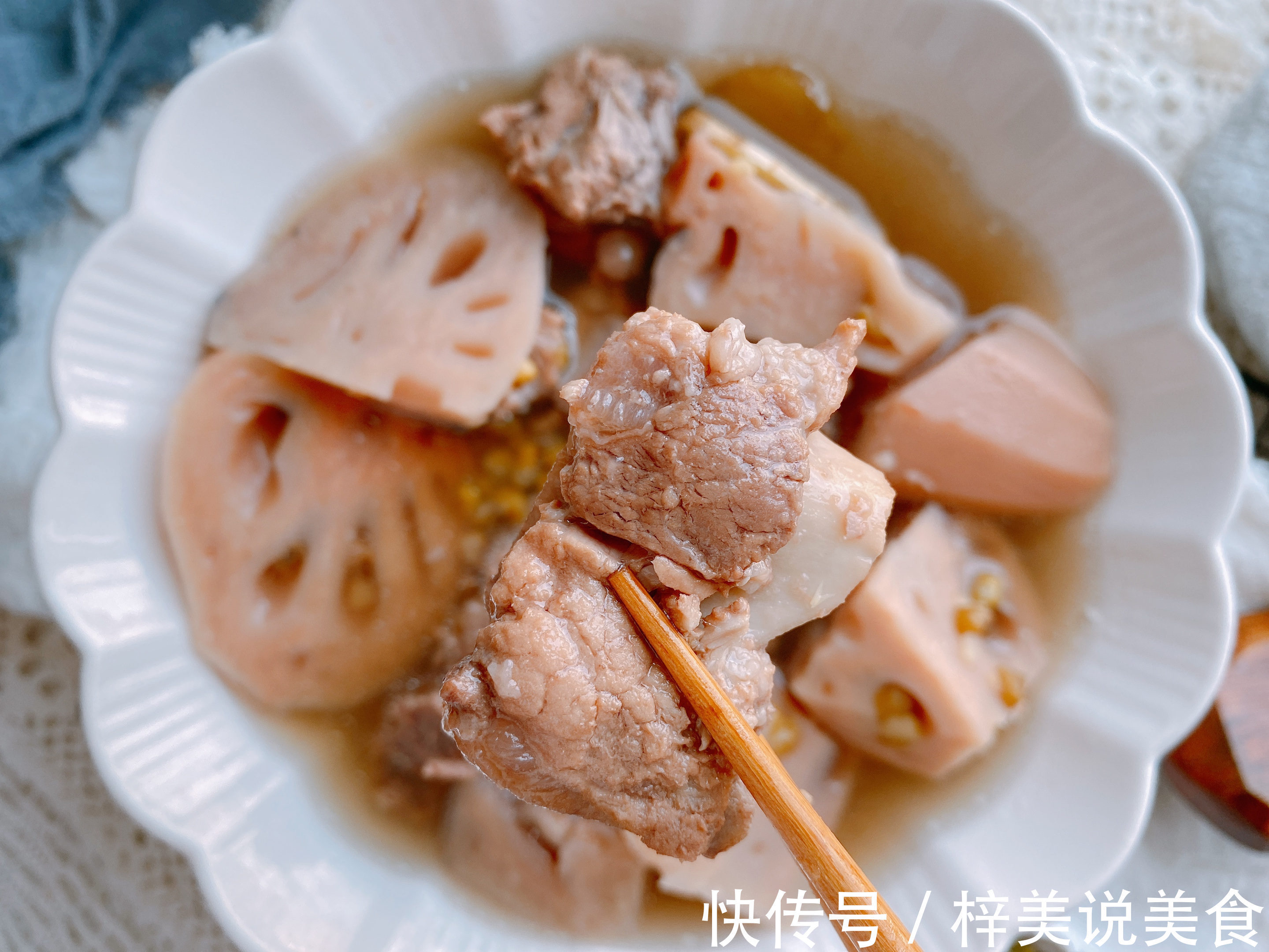 2节莲藕1把绿豆,炖出最适合秋天的汤,清热降火健脾补钙,超好喝