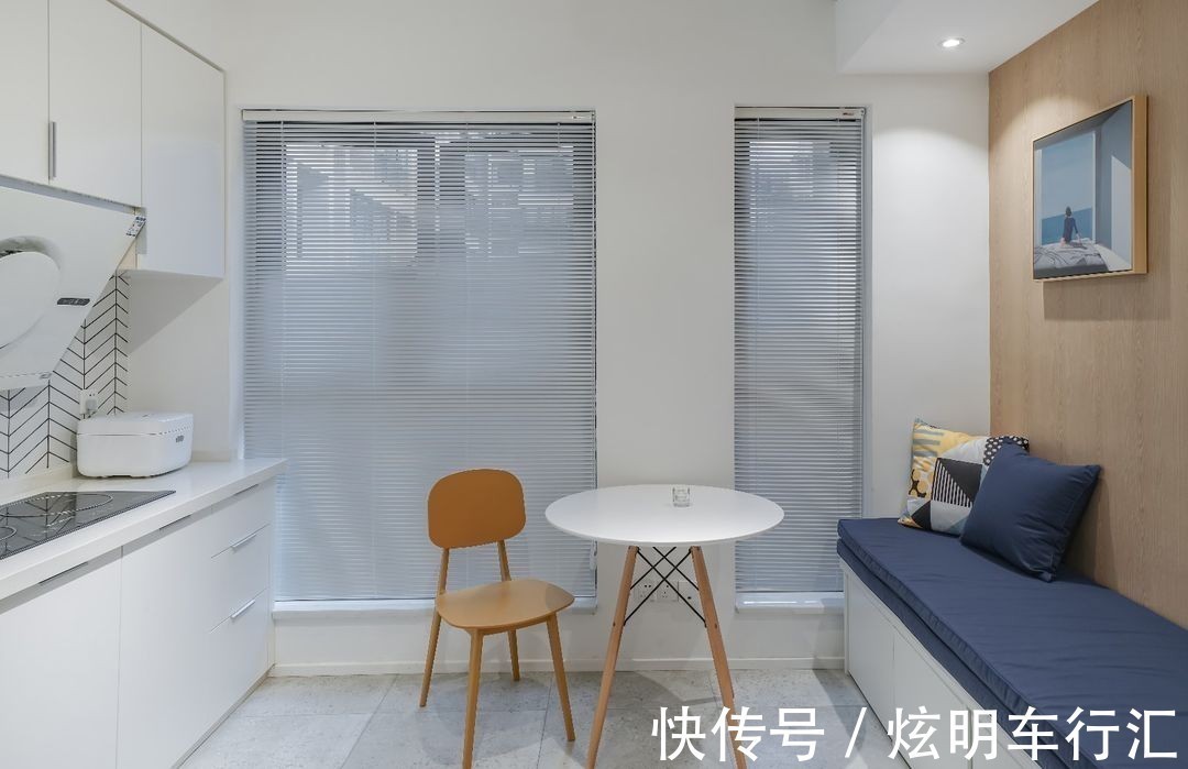 客厅|不到30平的单身小公寓,所有设备一应俱全,还有可旋转的电视