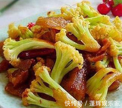 翻炒均匀|美食推荐酥炸小黄花鱼，蒜蓉粉丝蒸虾，干煸花菜，板栗烧排骨