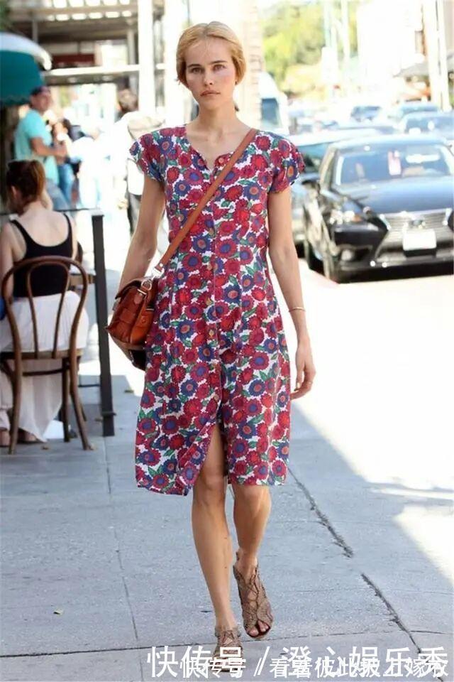 v领 “百褶裙”不受宠了,今年开始流行“奶奶裙”,青春减龄有气质