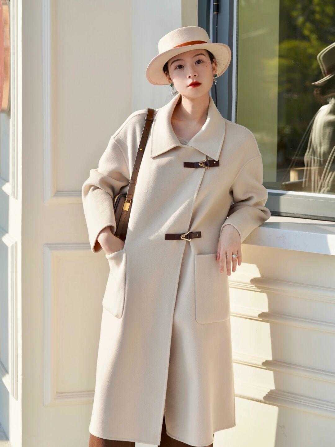 浅色系 求你别穿羽绒服了,大衣才是今年的必备品,优雅显气质