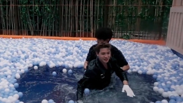 《密逃3》难度堪比“极挑”,邓伦再现高难度动作,转体180度