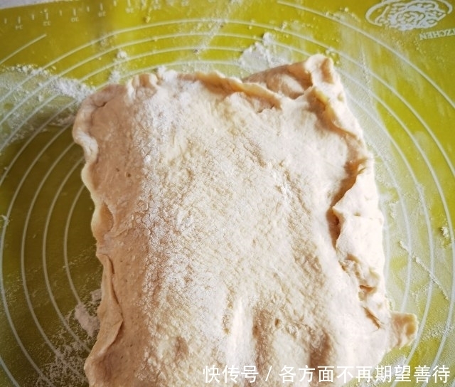 千层杂粮发面饼,外边金黄酥香,里面柔软分层