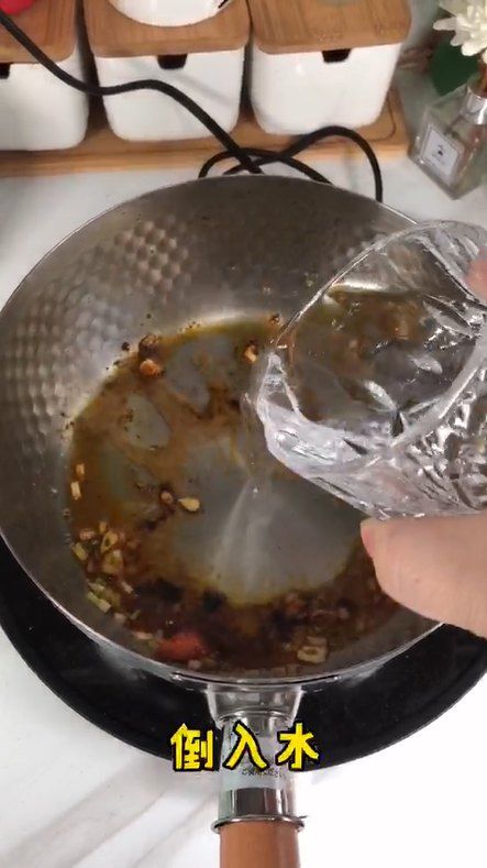  吃麻辣烫时，这2种“人造食材”进价低还压秤，拿越多老板越高兴