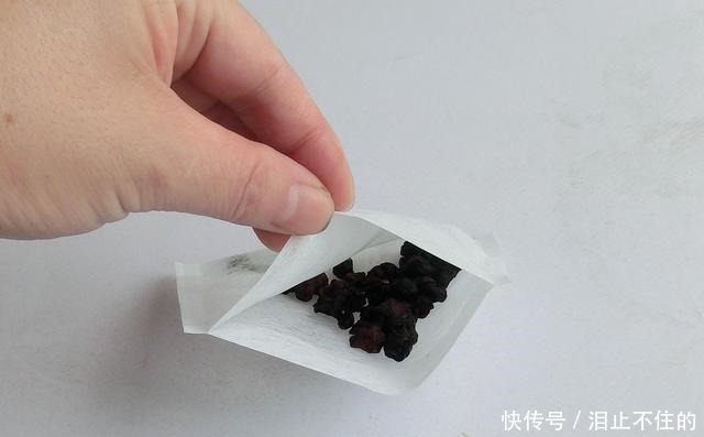 不管炖什么鱼汤,都不要放这“2种调料味”,做不对鱼又腥又难喝
