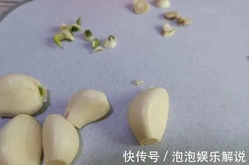 嘎嘣脆|快速腌腊八蒜,一天就变绿,各个嘎嘣脆
