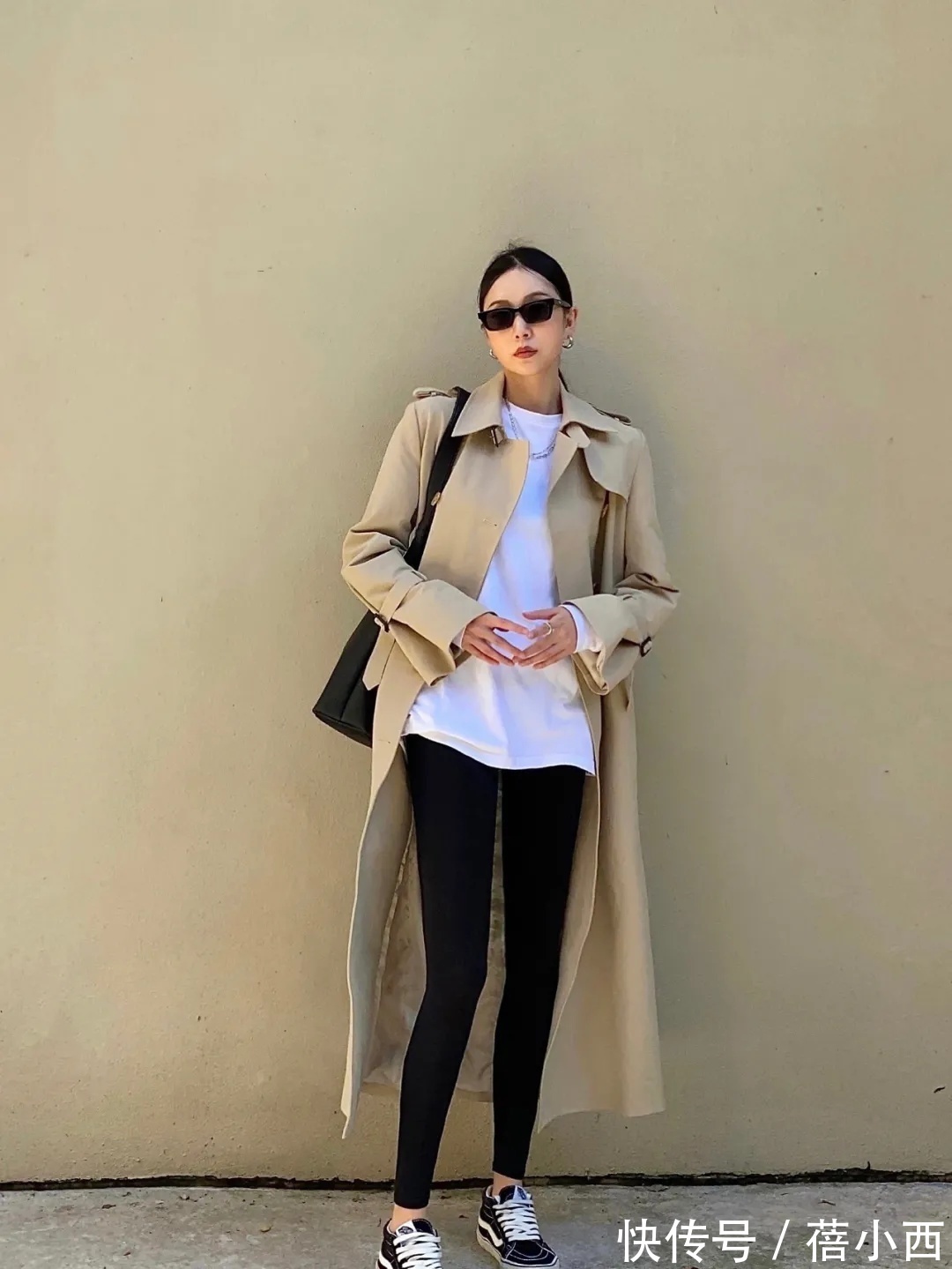 灰棕色|建议奔三奔四的女性多穿“风衣”,搭配牛仔裤、打底裤,简约高级