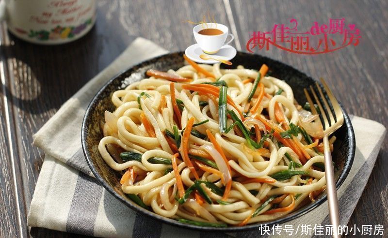 午餐|一个人午餐我迷上了它,有荤有素有主食,5分钟出锅简单营养美味