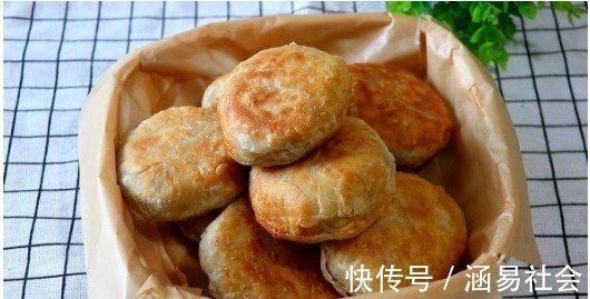 花椒粒|一碗面粉，2个萝卜，教你做好吃的萝卜丝饼，爱吃萝卜的快收藏
