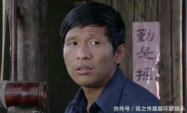 第一次上春晚紧张到忘词,随口瞎编一句,却成了经典,流行至今