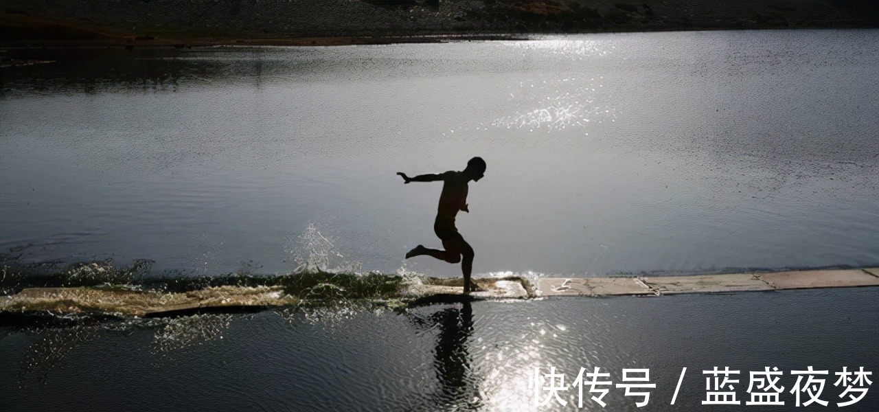 达摩祖师|2015年,南派少林武僧表演“水上漂”轻功,自称“已达最高境界”!