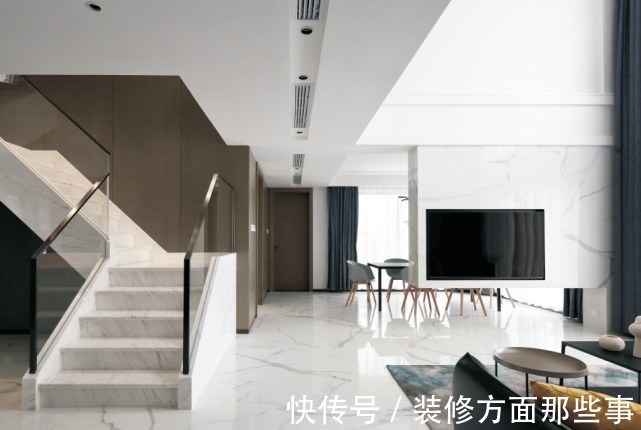 复式楼|180平挑空复式楼，黑白灰的呈现，给人自然舒服的感觉