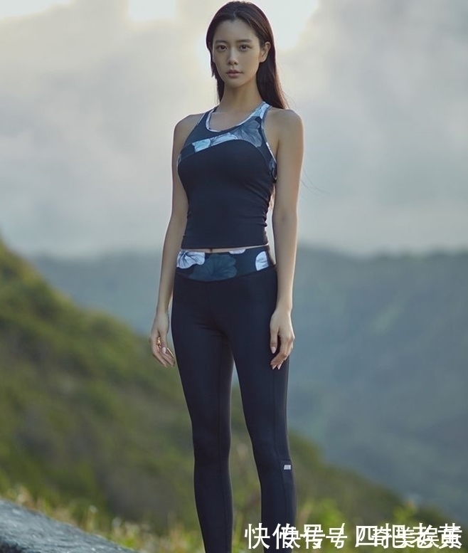 打扮|紧身打底裤富有质感的打扮，穿出女人知性美