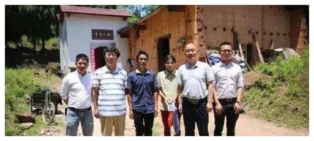 名牌大学|从高考692分天之骄子,到沦为贫困户的可怜人,她走错了哪一步