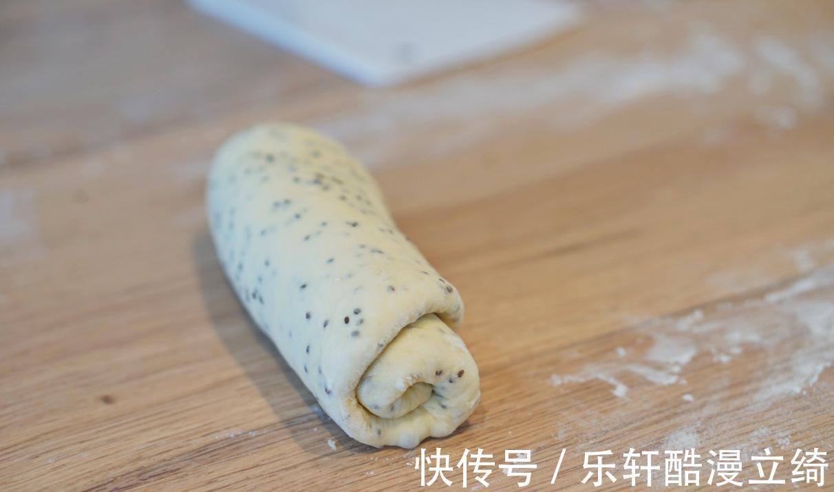 吐司|自制无添加的奶香味吐司，柔软无比，隔天吃也不会发硬