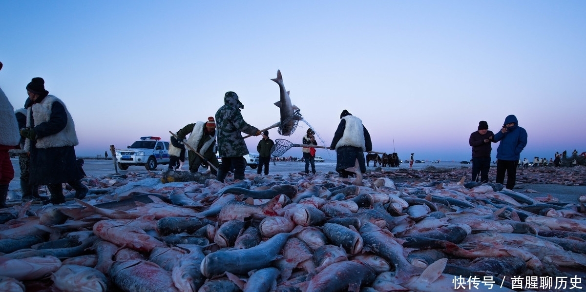 皮裤|满族民俗:冰上钓鱼单线拽