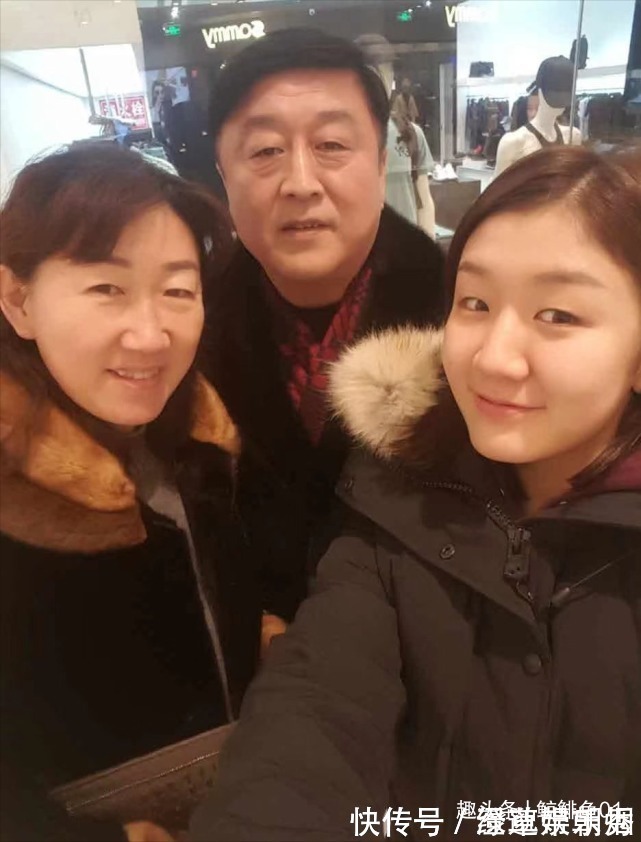 陈梦|国乒女将与爸妈合影,朱雨玲妈妈知性美,孙颖莎妈妈气质美