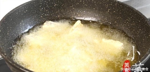 带鱼不要直接下锅炸,多加这2步,外酥里嫩无腥味,上桌就扫光