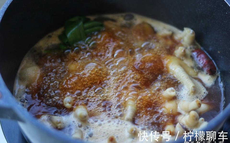 做法|鸡爪最好吃的做法,一次炖一大锅超过瘾,做法简单酱香浓郁