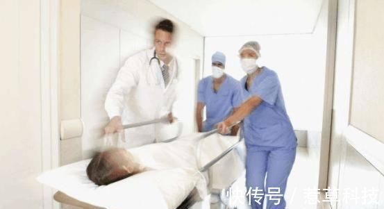 剖宫产|36岁孕妇进产房前要大便, 幸好医生阻拦保得母子平安