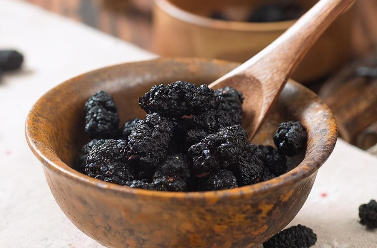  想要|女性想要肝脏好，推荐冬天常吃3种食物，排出毒素，抗衰老