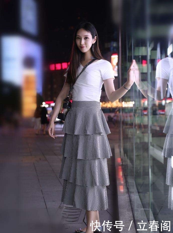 紧身|街拍: 紧身连衣裙, 给你的气质添彩