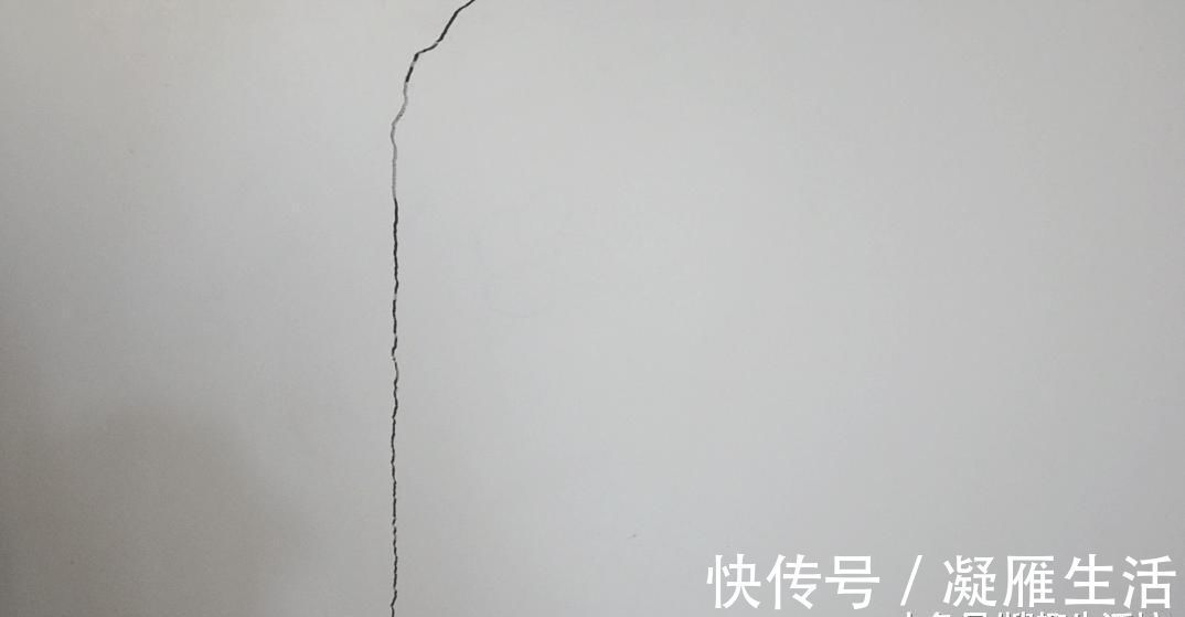 家里白墙不仅脏还有裂缝怎么办 用它涂一涂, 墙壁立马焕然一新