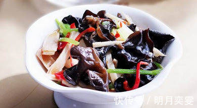 食物|木耳和一种食物是天生一对,排毒素,清理体内垃圾,保护心脑血管