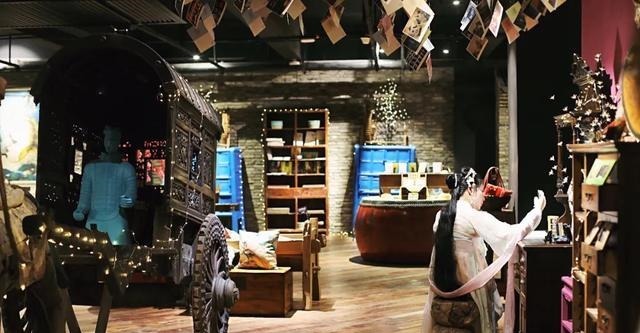 男子|让国人汗颜!美国男子在中国收集10万件古董,开了个博物馆