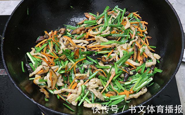 豆皮|冬季,要顺应节气合理膳食,教你做五彩豆皮卷,有菜有肉营养好