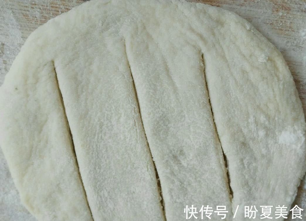 炸油饼|炸油饼和面有讲究,学会这样做,外酥里软,比油条还好吃