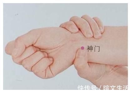 天明|失眠别着急吃药，告诉你这6个穴位，睡前按一下，一觉到天明