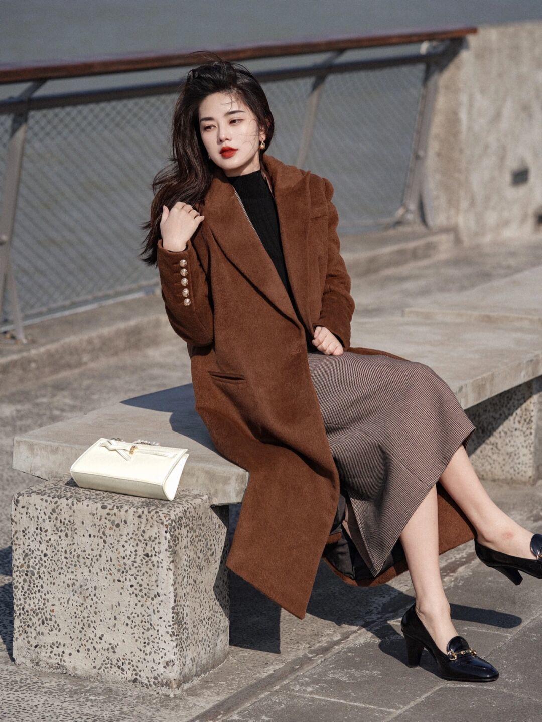 微喇裤 大衣怎么穿才时髦?看看这些简约高级的穿搭示范,轻松美成焦点