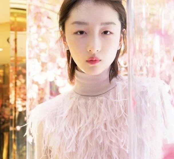 五官 女人脸上有这4个标志,很适合剪“短发”发型,瘦脸又显气质